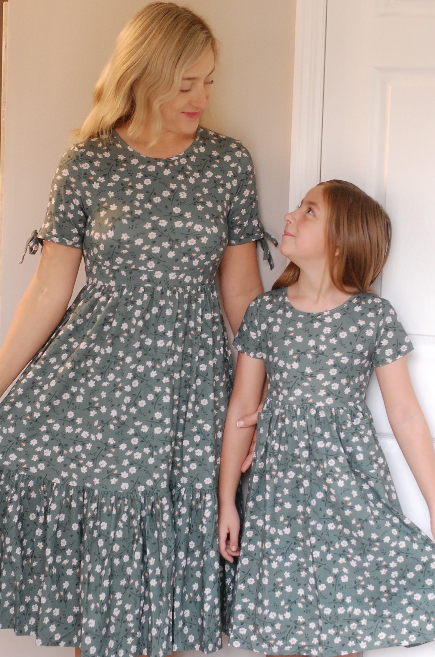 Girls Daisy Blooms Front Pocket Dress